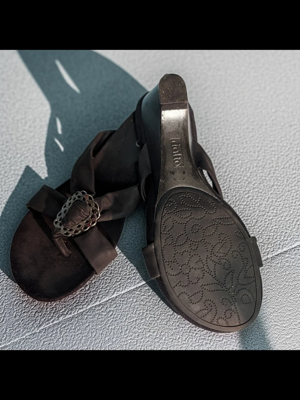 Rialto Black Faux Leather Slide Thong Sandals with Decorative Medallion Size 9